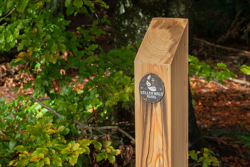 Stiller Wald Rusel, Naturfriedhof Rusel, Friedwald Rusel, Ruhewald Rusel, Begräbniswald Rusel, Deggendorf, Niederbayern, Naturpark Bayerischer Wald, Einfriedung, Grenze, Pfosten, Areal, Gebiet, Lageplan